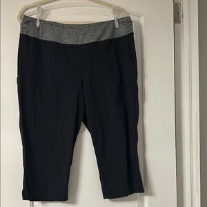Lot of 2 Mountain HardWear cropped pants
